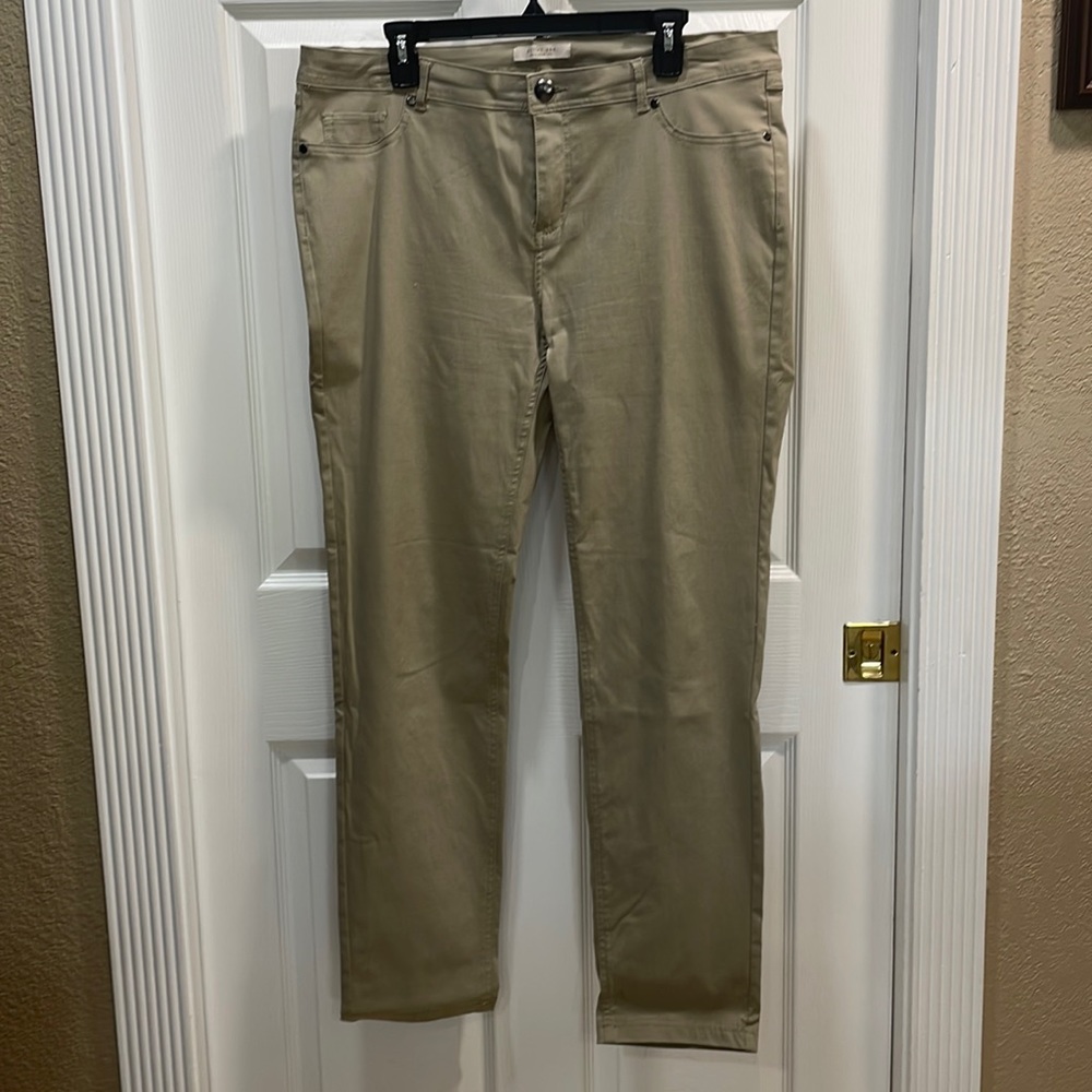 Tan trousers with 31” inseam, stretchy material, slight blemish at the hem - Picture 1 of 5
